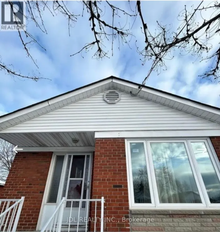 THREE BEDROOMS MAIN FLOOR - 8 HIGHWOOD  AVE AVENUE, Toronto