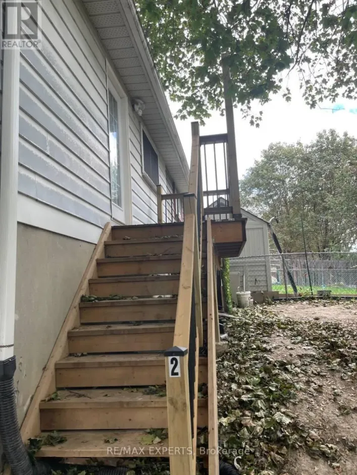 UNIT 2 - 143 CHESTER LE BOULEVARD, Toronto