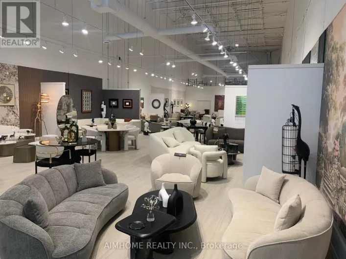 UNIT 2 - 32 DON HILLOCK DRIVE, Aurora