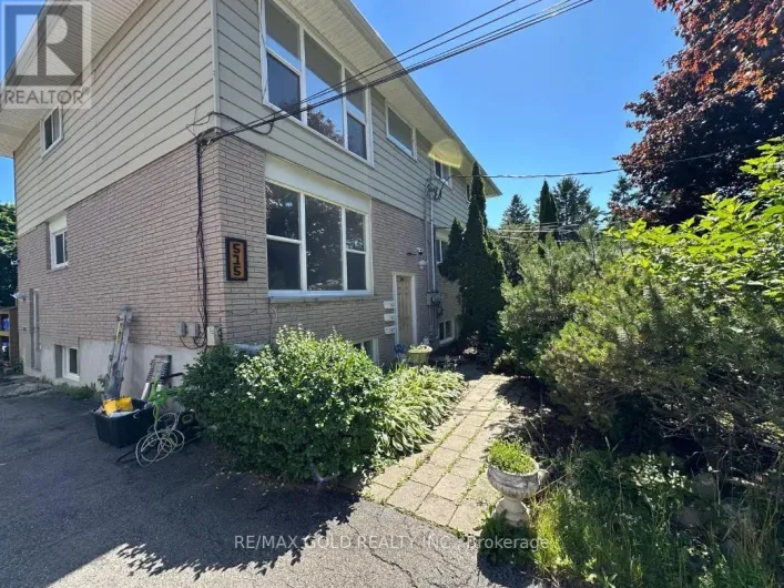 UNIT 2 ( MIDDLE ) - 515 STONE STREET, Oshawa