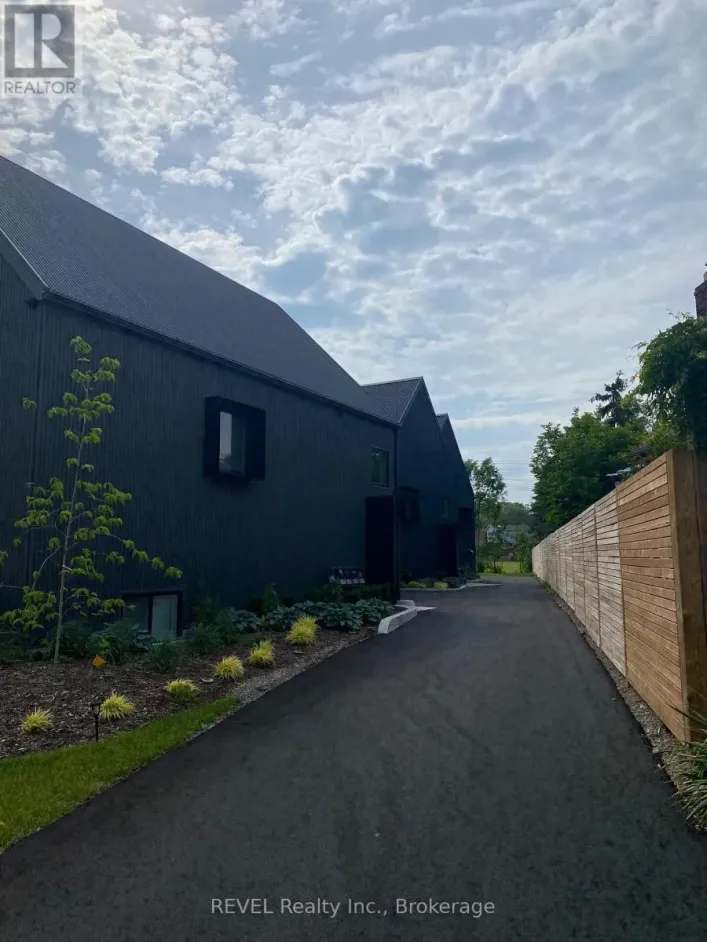 UNIT 3 - 5361 VALLEY WAY, Niagara Falls