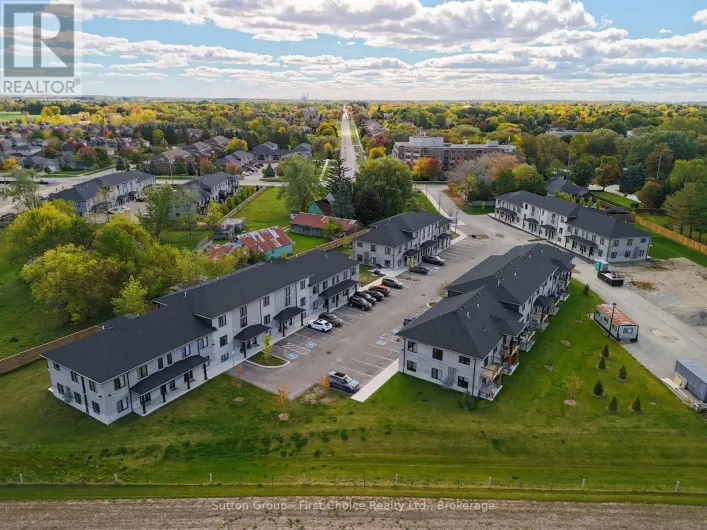 Apartment for sale: UNIT 39 - 3202 VIVIAN LINE, Stratford