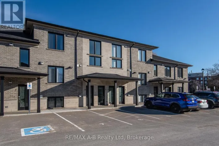 UNIT #5 - 3202 VIVIAN LINE 37 LANE, Stratford