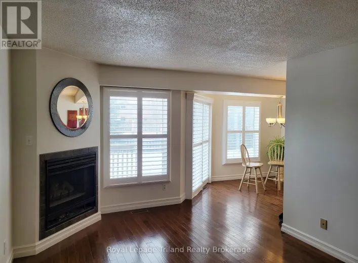 UNIT 5 - 395 SPRINGBANK AVENUE N, Woodstock