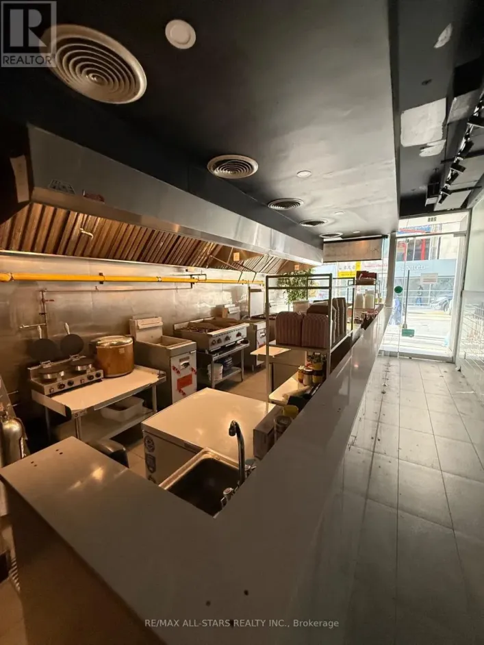 UNIT A - 209 DUNDAS STREET W, Toronto