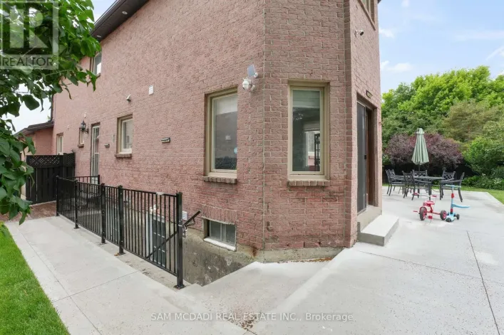 (UNIT B) - 1527 CHIDDINGSTONE CIRCLE, Mississauga