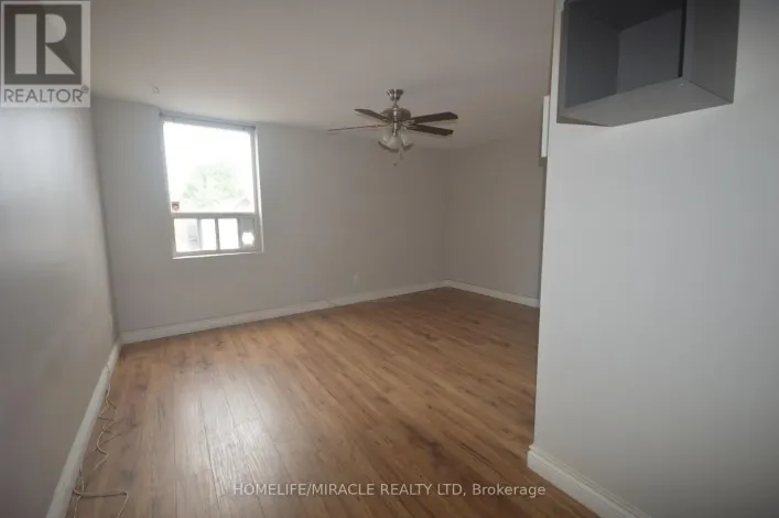 UPPER #1 - 64 HOLLAND STREET W, Bradford West Gwillimbury