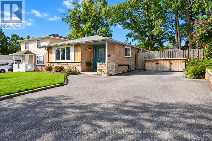 UPPER - 11 DAPHNE CRESCENT, Barrie
