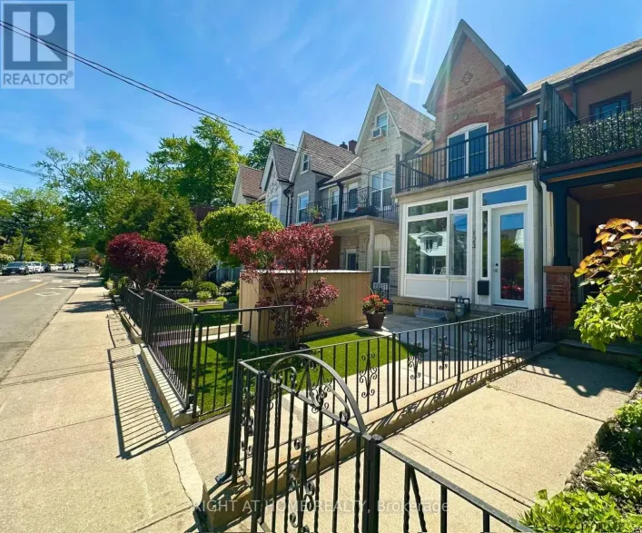 UPPER - 123 LINDSEY AVENUE, Toronto