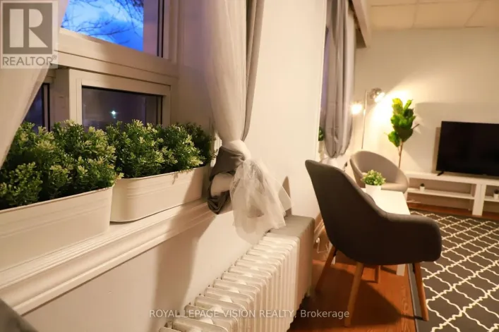 UPPER - 1242 DANFORTH AVENUE, Toronto