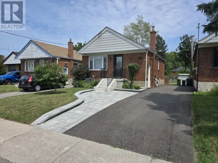 UPPER - 141 PHILLIP AVENUE, Toronto