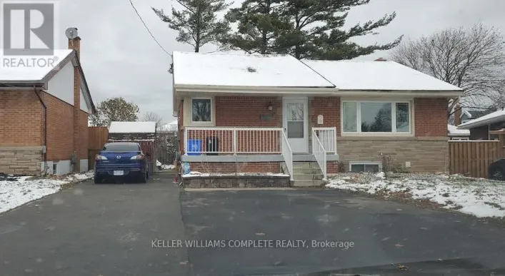 UPPER - 15 CAMILLE COURT, Hamilton