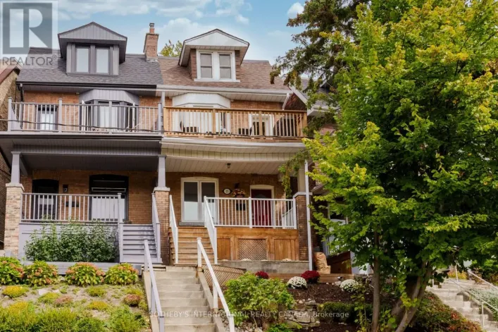 UPPER - 15 INDIAN RD CRESCENT, Toronto