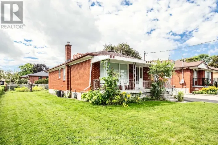 House for rent: UPPER - 15 MARETTA AVENUE, Toronto