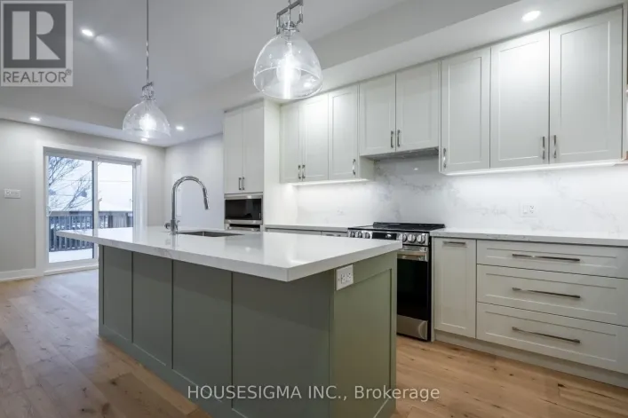 UPPER - 15 MISSION DRIVE, Toronto