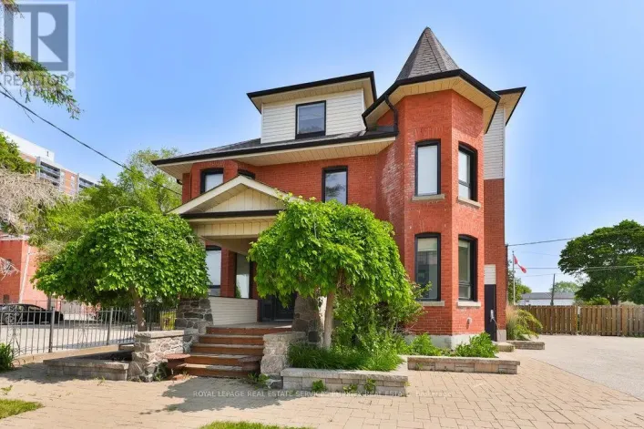 UPPER - 15 MISSISSAUGA ROAD S, Mississauga