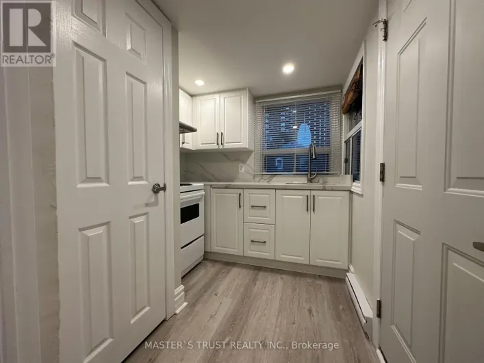UPPER - 151 DYNEVOR ROAD, Toronto