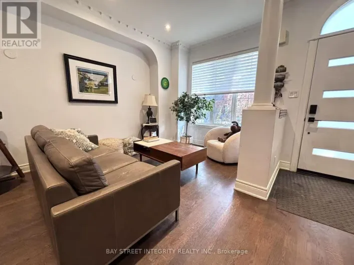 UPPER 162 CLAREMONT STREET, Toronto