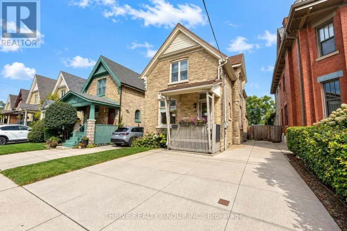 UPPER - 162 TECUMSEH AVENUE E, London South