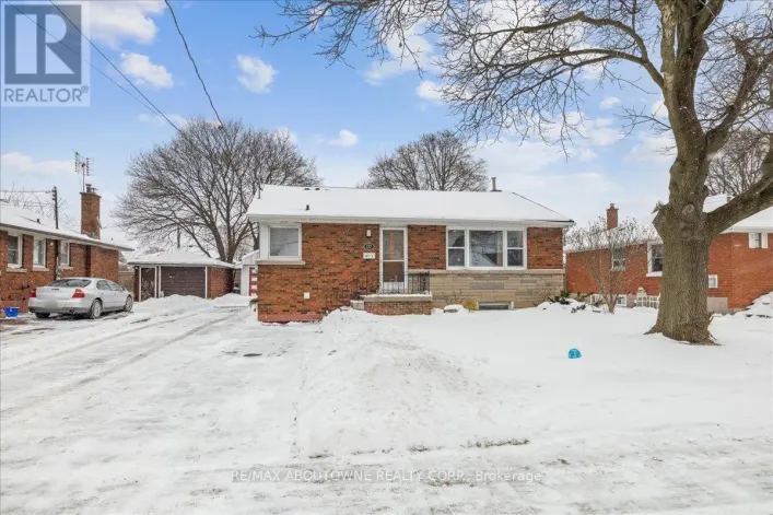 UPPER - 177 ALLENBY AVENUE, Hamilton