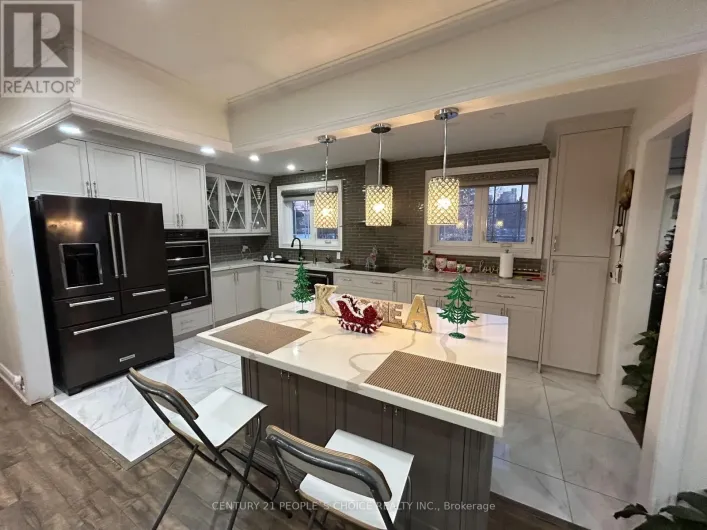 UPPER - 2 IRONWOOD ROAD, Toronto