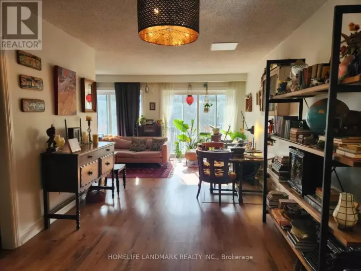 UPPER - 213 KENILWORTH AVENUE, Toronto