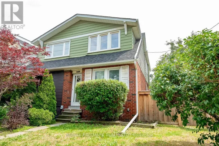 UPPER - 2159 GERRARD STREET E, Toronto