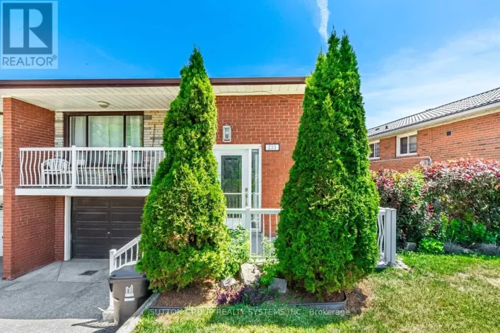 UPPER - 233 HULLMAR DRIVE, Toronto
