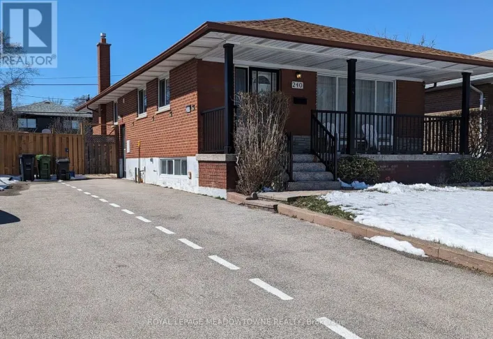 UPPER - 240 WELLESWORTH DRIVE, Toronto