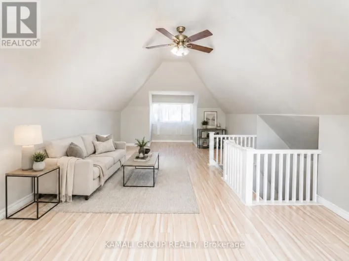 UPPER - 25 SPADINA AVENUE, Hamilton