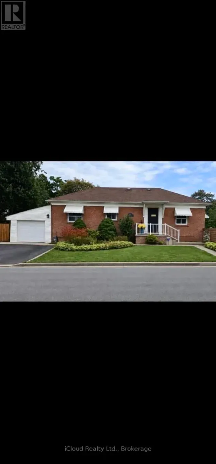 UPPER - 27 INCHCLIFFE CRESCENT, Toronto