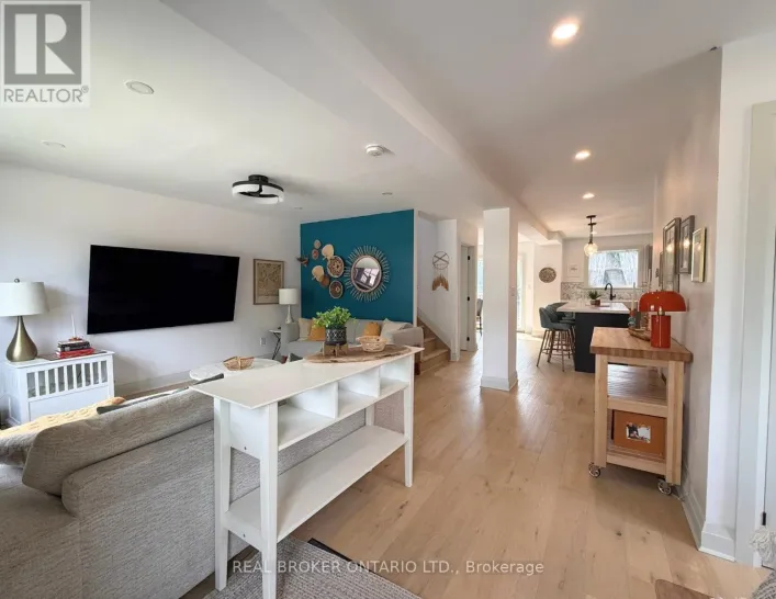 UPPER - 286 EAST 18TH STREET, Hamilton