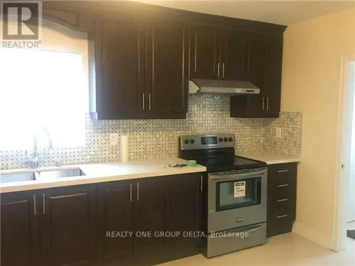 UPPER - 30 DITTMER CRESCENT, Toronto