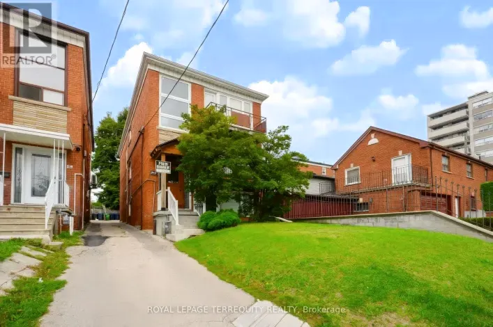 UPPER - 32 DYNEVOR ROAD, Toronto