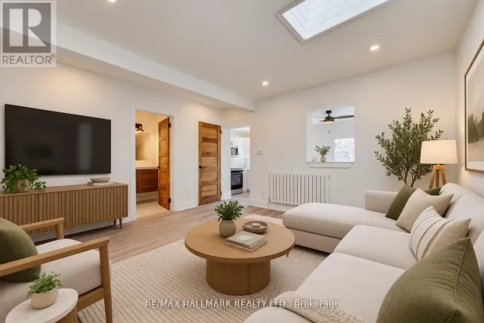 UPPER - 327 KENILWORTH AVENUE, Toronto