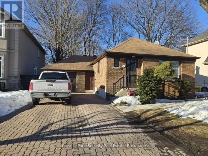 UPPER - 36 NORANDA DRIVE, Toronto