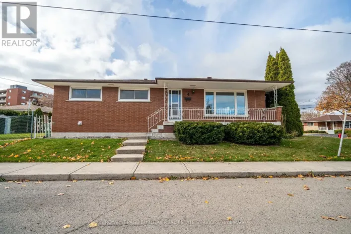 UPPER - 4 STARLIGHT COURT, Hamilton