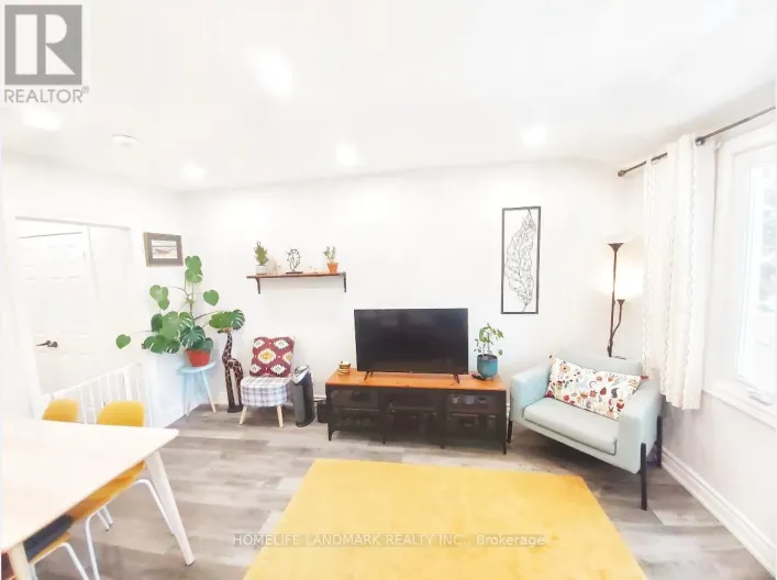 UPPER - 43 ENDERBY ROAD, Toronto