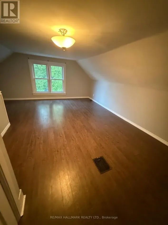 UPPER - 46 GROVE STREET, Welland