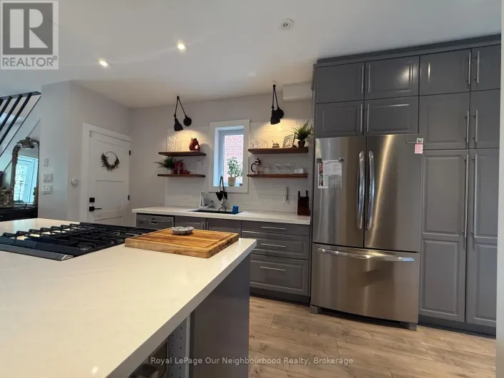 UPPER - 48 ALBANI STREET, Toronto