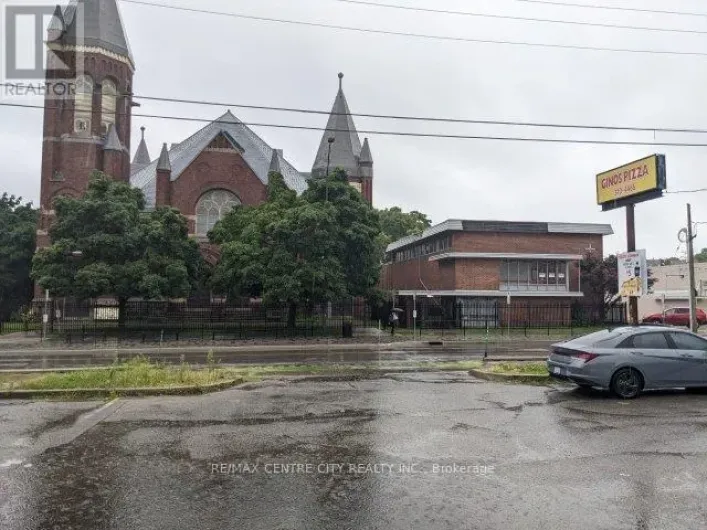 UPPER - 482 DUNDAS STREET, London East