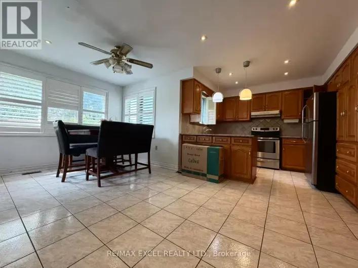 UPPER - 56 LEAFIELD DRIVE, Toronto