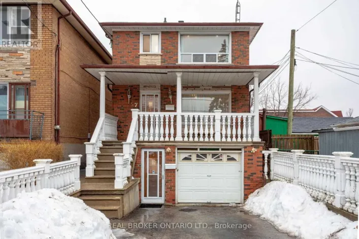 UPPER - 57 LANARK AVENUE, Toronto
