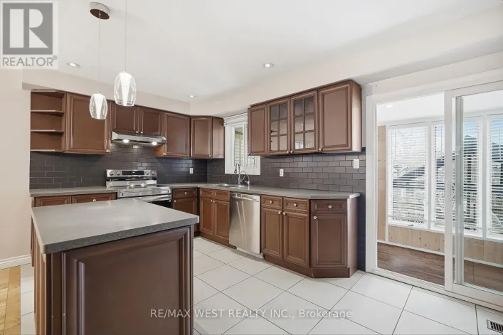 UPPER - 6 MARSHALL BOULEVARD, Toronto