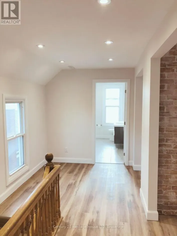 UPPER - 61 PHIPPS STREET, Fort Erie