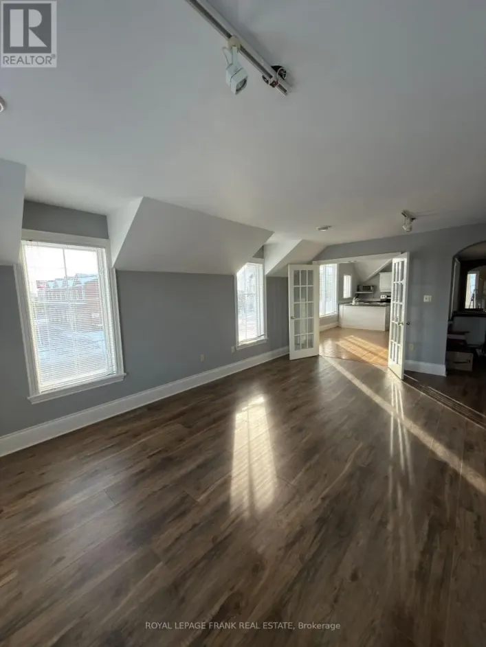 UPPER - 64 PARK ROAD N, Oshawa