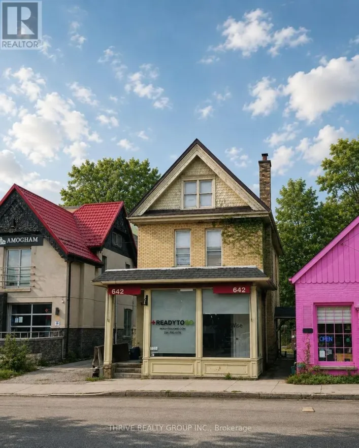 UPPER - 642 RICHMOND STREET, London East