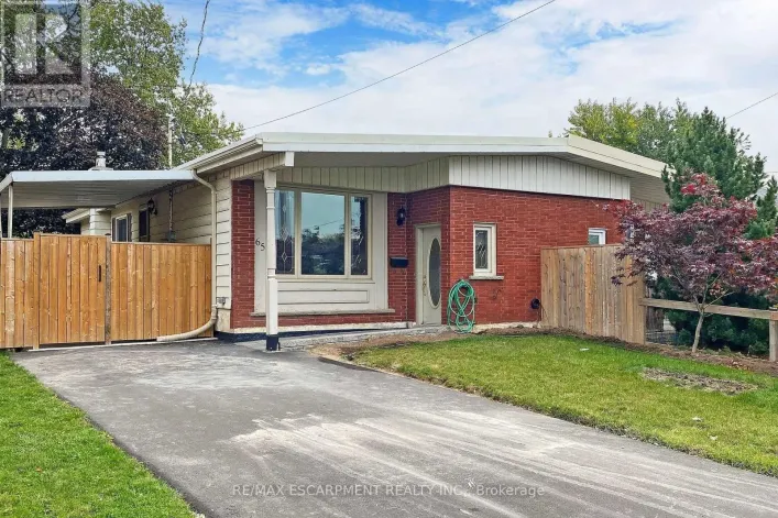 UPPER - 65 FIELDING CRESCENT, Hamilton