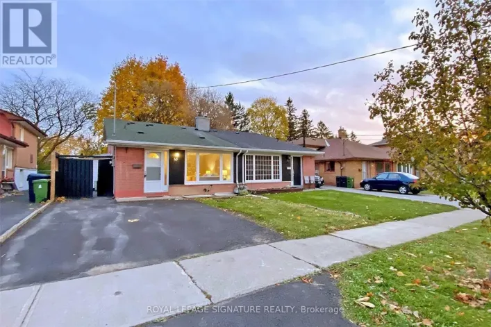 UPPER - 65 HOLCOLM ROAD, Toronto