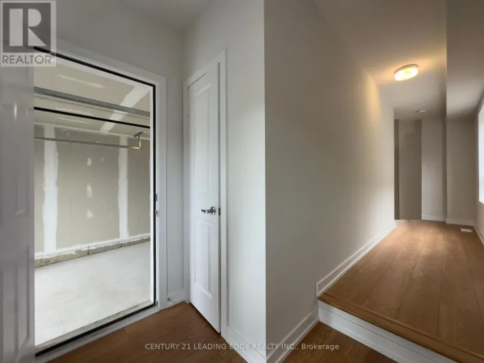 UPPER - 66 DANIELLE MOORE CIRCLE, Toronto